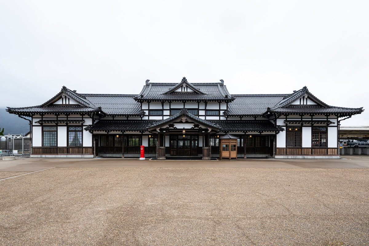 修理後の大社駅正面